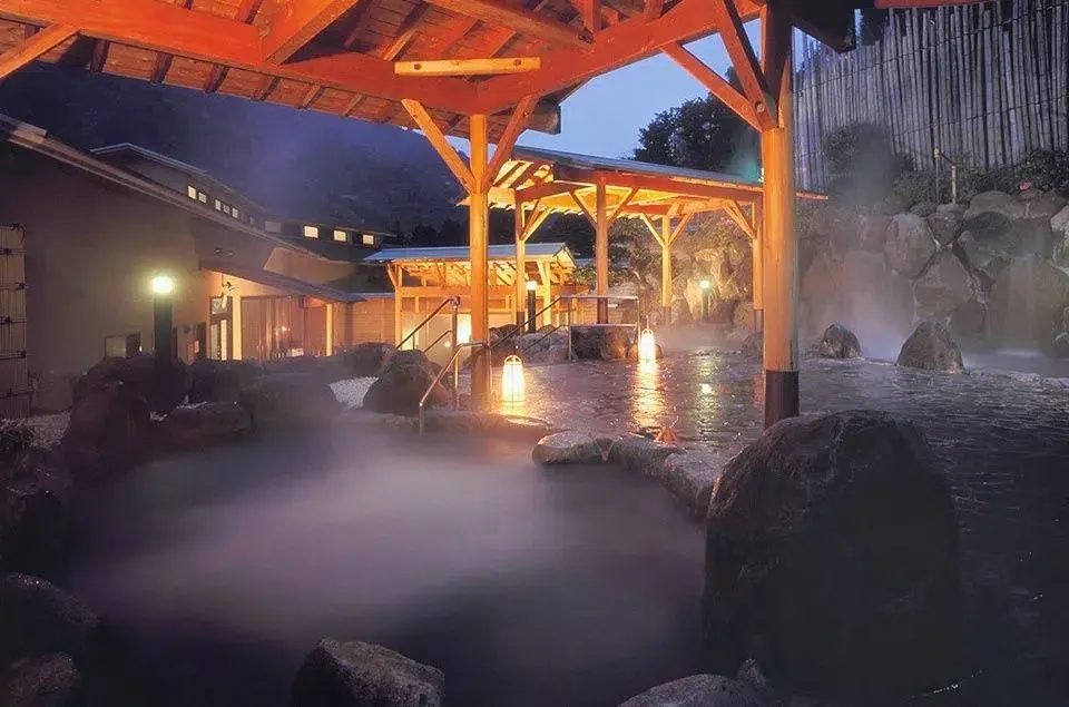 Noche en ryokan con onsen en Hakone